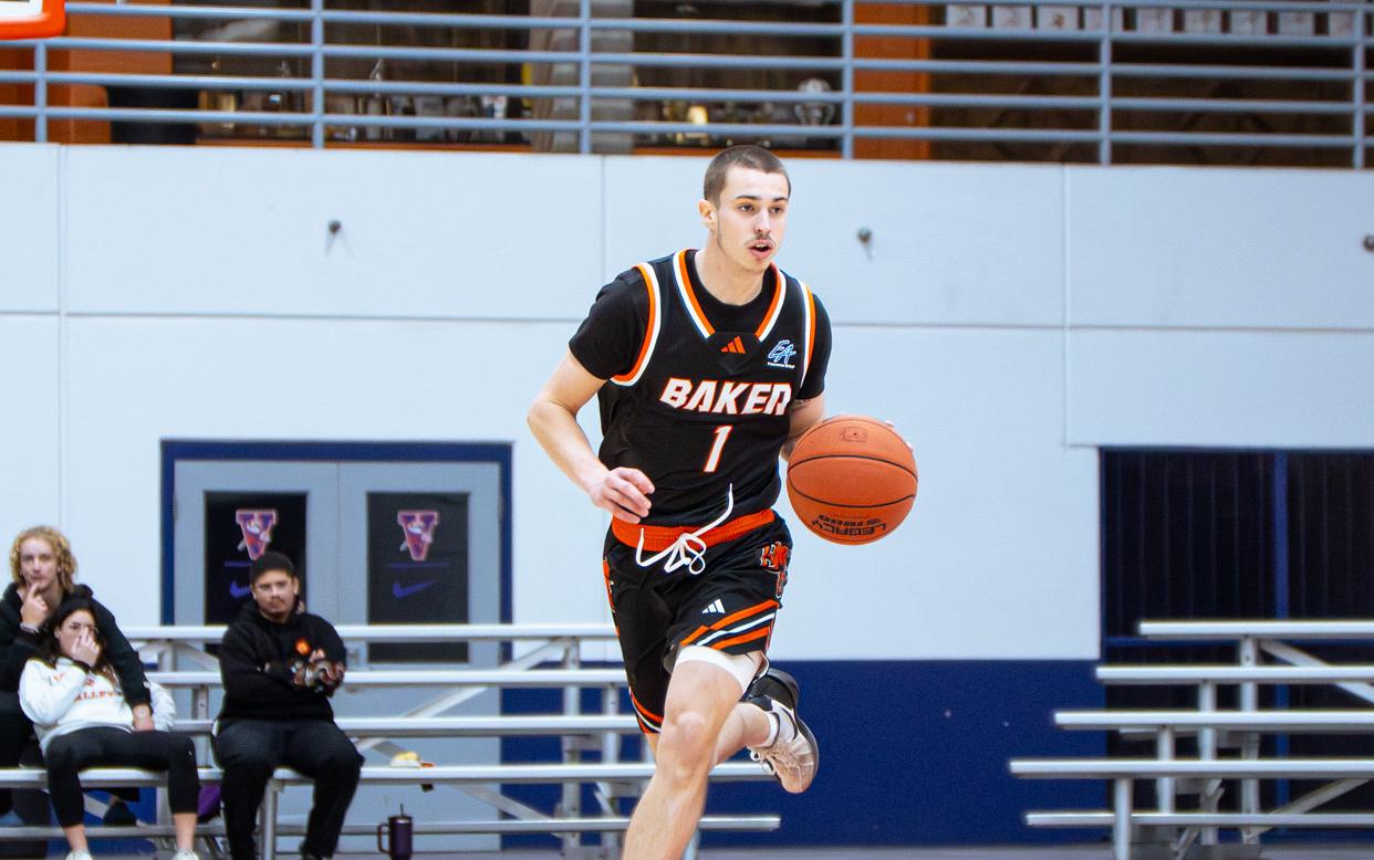 Ethan Viets dribbling at Missouri Valley
