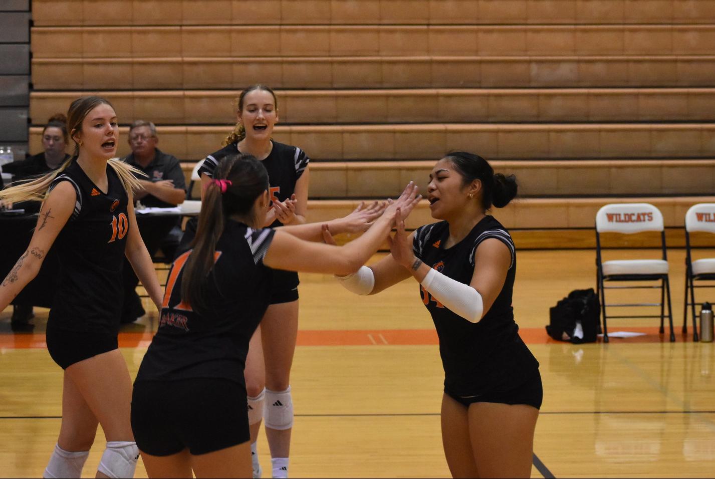 Wildcats Stay Hot, Defeat Mustangs at Home for Fifth Straight Win